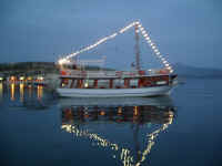 boat-Georgis-light2-Samos.jpg (28766 byte)